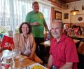 Bild: SPD Landkreis Tirschenreuth/exb
Die Generalsekretärin der Bayern-SPD und Landtagsabgeordnete Ruth Müller und Landtagskandidat Karl Georg Haubelt (rechts) tauschten sich mit Klaus Schmidt, Vorsitzendem des Imkervereins Erbendorf, aus.