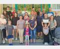 Bild: bsc
Die beiden Kolping-Vorsitzenden Reiner Gärtner (rechts) und Barbara Kaßeckert (mittlere Reihe, Dritte von rechts) freuten sich mit der Reisegruppe über ein gelungenes Familienwochenende in Lambach.