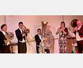 Bild: Krones
Einen umjubelten Auftritt legt das Quintett Harmonic Brass in der Kulturscheune in Elbart hin (von links): Andreas Binder, Alexander Steixner, Karl-Wilhelm Hultsch, Elisabeth Fessler und Hans Zellner.