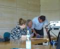 Bild: Andrea Gutwein/exb
Bei einem Smartphone-Kurs im Kurmittelhaus ließen sich die Teilnehmenden in die Geheimnisse der Geräte einführen.