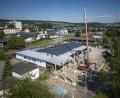 Bild: Wolfgang Erhart/exb
Zurzeit werden die Betonfertigteile für die neue Halle am städtischen Bauhof aufgestellt und das Fundament gegossen.