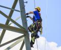 Bild: Hösamer
Feuerwehrmann Wolfgang Hammerl beim Aufstieg: 50 Meter geht es bis zur ersten Traverse nach oben.