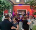 Bild: tok
Beim Wurzer "Gassl-Fest" sorgen acht Stationen für Unterhaltung. In der Pfarrgasse beim Frauenbund durfte getanzt werden.