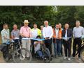 Bild: ads
Die fertiggestellte Radwegeverbindung zwischen Schnaittenbach und Wernberg-Köblitz wurde bei einem Ortstermin von Initiator Reinhold Strobl, Baudirektor Stefan Noll, MdL Harald Schwartz (ab Dritter von link) und Bürgermeister Marcus Eichenmüller (Zweiter von rechts) und Mitgliedern des Stadtrats sowie einer der ersten Nutzer des Radwegs seiner Bestimmung übergeben.