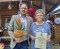 Bild: gis
Bürgermeister Sebastian Voit gratulierte im Namen der Gemeinde Brigitta Sauer zu ihrem 80. Geburtstag.