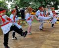 Bild: R. Kreuzer
Ein Tanz aus Asien, aus Japan mit dem Kung fu fighting. In Japan wird die Selbstverteidigungkunst geübt, das machten sie nach., beim Selbstverteidungsspiel.