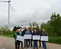 Bild: Michael Schmidt/exb
Beiräte der Bürgerwindenergie Schnaittenbach GmbH & Co. KG übergeben Spenden an Vertreter des Waldkindergartens Schnaittenbach, der Kita St. Vitus, des Kindergartens St. Maria und des Kindergartens St. Margareta.