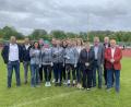 Bild: Müller/exb
Hans Beck (FWA), Dieter Schwarzer (FWA), Franz Badura (3. Bürgermeister der Stadt Amberg), Gabriele Beck (FWA), Elisabeth Triller ( Vorsitzende der FWA), Hermann Müller (Abteilungsleiter), die Trainerinnen/Betreuer Katrin Färber, Mandy und Sandra Göbl, Michaela Siegert, Sandra Binner, Stefanie Lippold, Anna Kurz, sowie die Kooperationspartner Familienprojekt Alexander und Benjamin Färber.