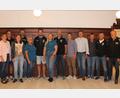 Bild: Niebauer/exb
Dem neuen Führungsteam des TSV Winklarn mit Vorsitzendem Stefan Just (Vierter von rechts), zweitem Vorsitzenden Thomas Deml (Dritter von rechts) und drittem Vorsitzenden Hans Mehltretter (Zweiter von rechts) gratulierte Bürgermeisterin Sonja Meier (links) zur Wahl.