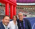 Bild: Meyer/exb
Weidens Oberbürgermeister Jens Meyer, stellvertretende Landrätin Margit Kirzinger und Alt-Oberbürgermeister Kurt Seggewiß (von links) sind bei der Eröffnung der Special Olympics World Games in Berlin dabei.