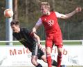 Bild: Büttner, Gerhard
Die Grafenwöhrer (links Benjamin König) eröffnen die Bezirksliga-Saison in Vorbach, die Vohenstraußer (rechts Lukas Mudra) spielen zu Hause gegen den SV Auerbach.