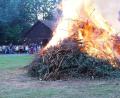 Archivbild: bkr
Die Johannisfeuer sind immer wieder ein Besuchermagnet. Momentan überlegen viele Veranstalter, ob sie die Feuer wegen der Trockenheit entzünden.