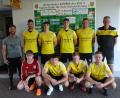 Bild: nrö
Der neue Hahnbacher Trainer Ilker Caliskan (links) und Abteilungsleiter Wolfgang Dotzler (hinten rechts) mit den Neuzugängen (hinten von links) Noel Scheler, Cilian Graf, Maximilian Pogoda, Marco Seifert, (vorne von links) Florian Sehr, Sebastian Rothut, Thomas Bauer und Tim Weisenberger.