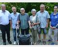 Bild: jr
Unser Bild zeigt (von links) Dritten Bürgermeister Josef Schwägerl, Sohn Siegfried, Jubilar Helmut Teichert, Tochter Evi, Sohn Walter und stellvertretende Stationsleiterin Jennifer Winkler. Erst seit April diesen Jahres ist der Jubilar im Haus „Phönix“ in Mitterteich.