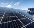 Symbolbild: Marijan Murat/dpa
Der Bezirk will CO2-neutral werden – und ist auf einem guten Weg dorthin. Geplant sind mehr Photovoltaik-Anlagen sowie die Sanierung von Gebäuden.