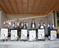 Bild: gi
Bestens spielt die „Böhmische Blechblous´n“ beim Serenaden-Auftakt im Moosbacher Generationenpark auf und erntet viel Beifall.