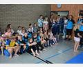 Bild: jr
Oberturnwartin Ute Habedank (rechts) leitete die sportlichen Wettkämpfe der Kinder des TSV Pechbrunn-Groschlattengrün in der Schulturnhalle.