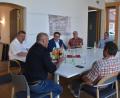 Bild: Stadt Schönsee/exb
Bürgermeister Reinhard Kreuzer (links) und die Freien Wähler suchten das Gespräch mit MdL Tobias Gotthardt (Zweiter von links).