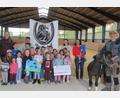 Bild: Martin Busch/exb
Die Tigergruppe der Kemnather Kindertagesstätte war auf dem Martinshof zu Besuch und nahm von dort auch eine Spende mit.