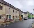 Bild: Christian Karl/exb
Die Stadt Oberviechtach hat sich als Eigentümerin des Gebäudes in der Nabburger Straße 7 (vorne links) auch selbst für die ILE-Leerstandsoffensive angemeldet und will dazu ihre Türen für Studenten öffnen.