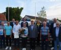Bild: bk
Den Geehrten (von links) Mario Rümpelein, Hans Schenk, Evi Krauß, Reinhard Ponitz, Hermann Rupprecht und Leonhard Ehras, gratulieren Frank-E. Kirchhof, Michael Sommer, Eva Birkmüller, Helmut Thurn und Michael Liedl. Neu im Aufsichtsrat ist Fabian Bierl (vorn, Zweiter von links).