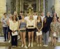 Bild: Realschule Kemnath/exb
Kekse mit Segenssprüchen verteilten die Realschülerinnen und -schüler beim Mutmach-Gottesdienst in der Pfarrkirche.