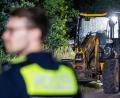 Bild: Philipp Schulze/dpa
Der in den Unfall verwickelte Radlader wird abgeschleppt.