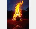 Bild: R. Kreuzer
Trotz des regnerischen Wetters entzündete der OWV Rothenstadt das Johannisfeuer hinter der Hösl-Bräu-Schenke.