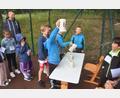 Bild: fz
Hoch die Krüge, hieß es beim Masskrugstemmen. Die Kinder schlagen sich wacker.