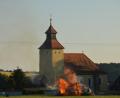 Bild: dob
Ein wunderbarer Sommerabend neigte sich dem Ende entgegen. Bereits um 19.45 Uhr brannte das Johannisfeuer in Oberlind ab.