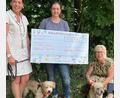 Bild:  Silvia Simon/exb 
Von links Anne Wagner, Vorsitzende von "Amberger Kinder helfen", Tierheimleiterin Jennifer Caudill und Kirsten Prax.