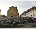 Archivbild: Petra Hartl
Jugendtag 2022 am Mariahilfberg: Einige sind gekommen, doch viele Stufen sind auch leer geblieben. Ein übliches Bild in den vergangenen Jahren.