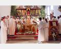 Bild: bsc
Bischöfe und Priester feierten mit „Unruhestands-Geistlichem“ Siegfried Wölfel (Mitte) dessen 50. Priesterjubiläum.