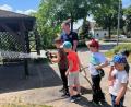 Bild: Feuerwehr Schwarzenbach/exb
Die Kinder probierten an sieben Stationen viele Feuerwehrgeräte aus und retteten sogar eine "Katze".