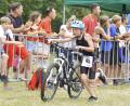 Archivbild: Hubert Ziegler
Wie bei den Großen geht es auch beim Piratentriathlon nach dem Schwimmen auf das Fahrrad und abschließend wird noch gelaufen.