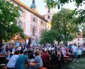 Bild: do
Auf dem Festplatz zwischen Klosterkirche und Wieskapelle lässt es sich zünftig feiern
