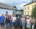Bild: soj
Viele fleißige Helfer haben sich auf Einladung von Pfarrer Pater Anish George im Pfarrgarten eingefunden, um diesen für das Pfarrfest auf Vordermann zu bringen.