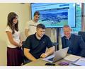 Bild: Eichl
Der Bürgermeister ist begeistert von der neuen Homepage: Johannes Kett und das Homepage-Team, bestehend aus Christoph Hör, Andreas Lang und Gemeinderätin Kathrin Forster (von rechts).