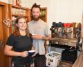 Bild: no
Karin Konhäuser und Nelson Reynolds sind die neuen Pächter im traditionsreichen Wirtshaus in der Ortsmitte von Illschwang. Sie betreiben es als Café und Bistro.