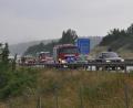 Bild: dob
Bei diesem Unfall hinter der Ausfahrt Leuchtenberg an der A 6 geriet ein neuer BMW beim Überholen ins Schleudern, krachte in die rechte und anschließend in die Mittelleitplanke. Der Fahrer wurde dabei leicht verletzt. Den Schaden bezifferten die Polizeibeamten auf 40.000 Euro.