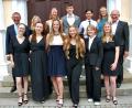 Bild: gsp
Die elf Einser-Abiturienten des Max-Reger-Gymnasiums (vorne, von rechts): Antonia Tessmann (1,0), Paula Keppler (1,1), Nina Ringer (1,1), Nina Plank (1,3), Regina Simon (1,4), Marieke Christalla (1,4) sowie (hinten, von rechts) Oberstufenkoordinator Albert Kiener, Emily Lorenz (1,5), Ye Chuxuan (1,2), Jan Tischner (1,5), Jule Braun (1.5), Ann-Kathrin Haller (1,5) und Schulleiter Georg Meyer.