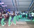 Bild: flt
Der Zug der Festdamen und Festbesucher durchs Festzelt hatte keine Bremsen und so ging die Party bis in die frühen Morgenstunden.