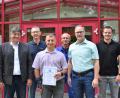 Bild: rgr
Zum 25-jährigen Dienstjubiläum von Harun Kabaklar (Dritter von links) gratulierten Frank Neubauer (Zweiter von rechts), Edgar Knobloch (links) sowie die Kollegen von den Stadtwerken.