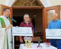 Bild: Hans Heimler Wolfring/exb
Je 700 Euro spendete der Kapellenverein Jeding an "Beit Emmaus" und die Missionsdominikanerinnen "Sr. Gualberta".