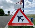 Bild: Gabi Schönberger
Rund um den Flugplatz Latsch soll es ruhiger werden. Flieger und Anwohner verständigten sich darauf, dass es am Wochenende und abends weniger Starts und Landungen geben soll.