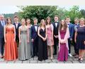 Bild: do
Die Besten des Abi-Jahrganges 2023 des Gymnasiums Eschenbach mit einer Note bis 1,5 mit Schulleiter Harald Olschner (links) und den Oberstufen-Koordinatoren Kerstin Eckert und Robert Kreuzer (rechts).