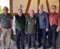 Bild: Brigitte Brunner/exb 
Gauschützenmeister Heiner Fraunholz (von links), Ex-Landessportleiter Ludwig Mayer, den Jubilar Josef Lotter, OSB-Präsident Franz Brunner und Sohn Josef Lotter (Sportleiter SG Neumühle).