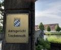 Bild: jut
Vor dem Amtsgericht Tirschenreuth ist am Dienstag der Prozess gegen einen ehemaligen Jugendtrainer gestartet. Er soll drei seiner früheren Spieler im Schlaf unsittlich berührt haben.