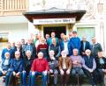 Bild: Robert Becher/exb
Manfred Schwander (vorne, Vierter von links) organisierte das Treffen. Er feiert am kommenden Samstag seinen 80. Geburtstag.