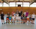 Bild: mab
Rektor Siegfried Seeliger und Schulrätin Susanne Muffert freuten sich mit den Kindern über den sportlichen Vormittag.